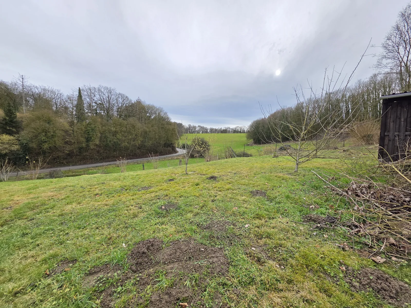 Jardin en pente et vue dégagée